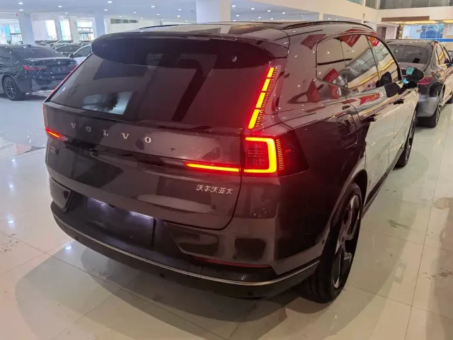 Volvo XC70 Plug-in Hybrid — Фото автомобиля 5