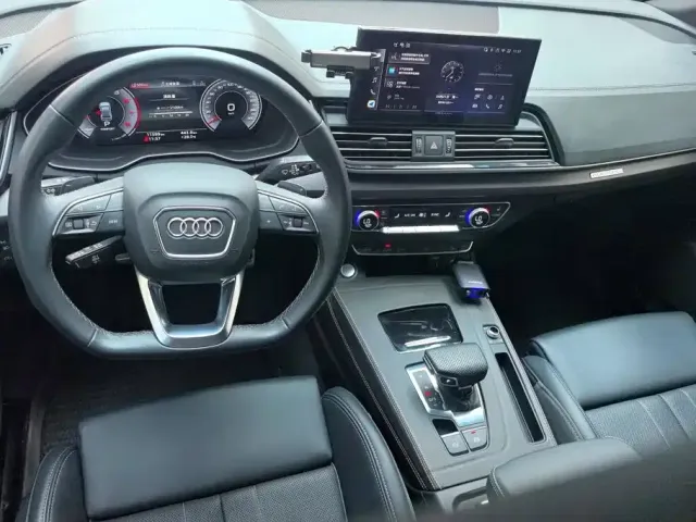 Audi Audi Q5L 2025 45th Anniversary Edition 40 TFSI Luxury Sport — Фото автомобиля 12