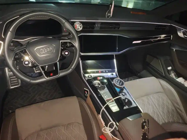 Audi A7L — Фото автомобиля 12