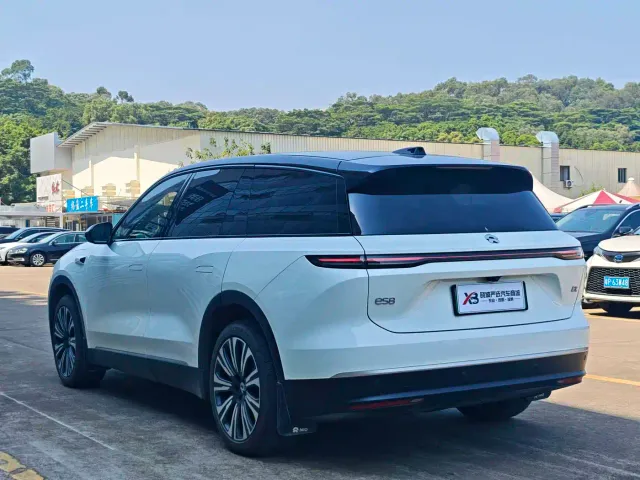 Nio ES8 — Фото автомобиля 15