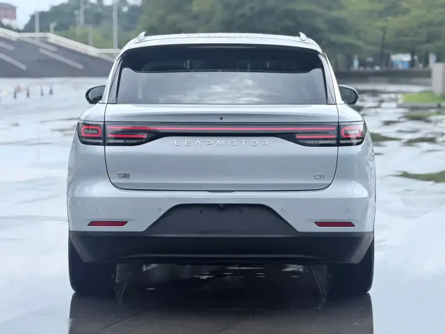 Leapmotor C11 — Фото автомобиля 5