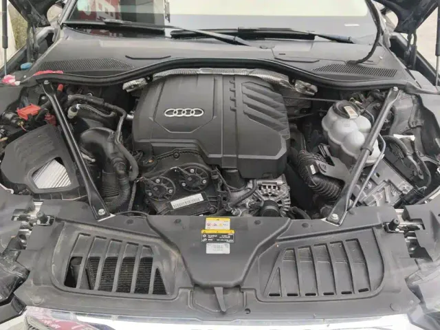 Audi A8 — Фото автомобиля 10