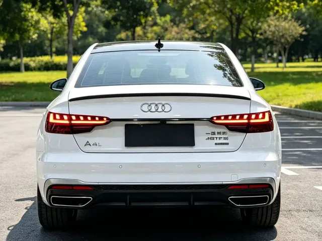 Audi A4L — Фото автомобиля 5