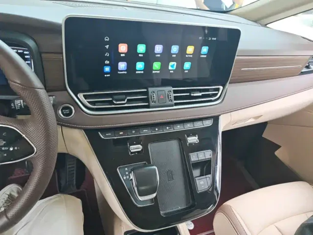 Bestune Besturn M9 — Фото автомобиля 12