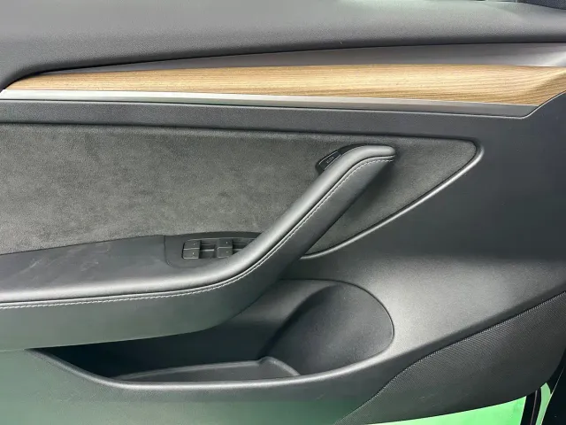 Tesla Model 3 — Фото автомобиля 19