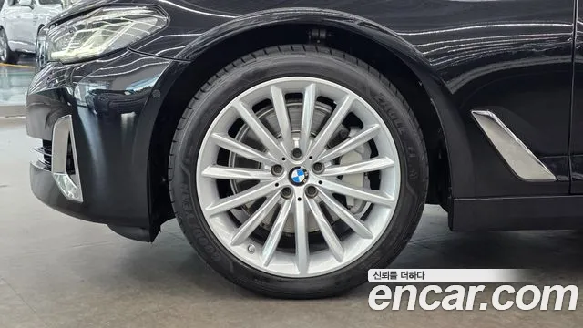 BMW 5 Series G30 — Фото автомобиля 5