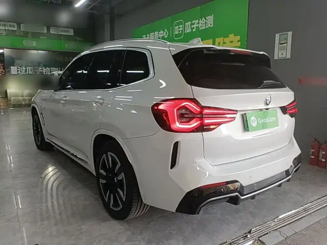 BMW iX3 — Фото автомобиля 4