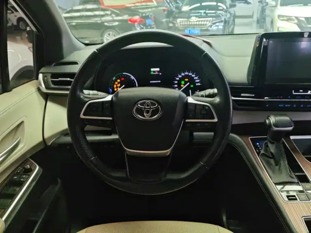 Toyota Sienna — Фото автомобиля 15