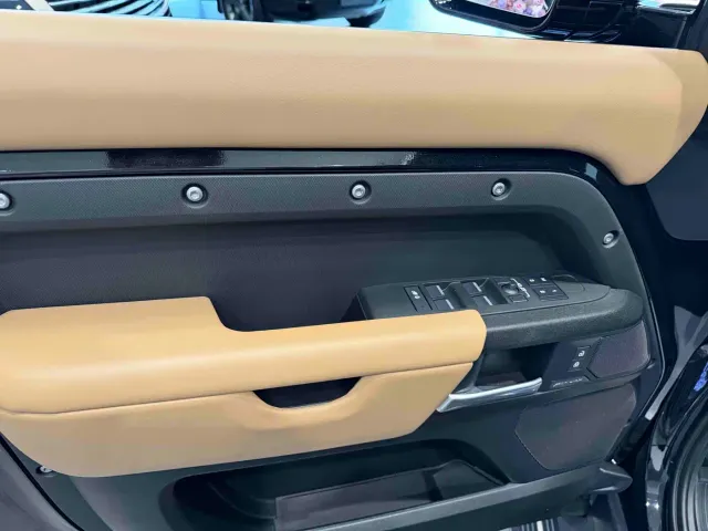 Land Rover Defender — Фото автомобиля 5