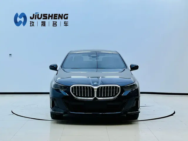 BMW 5 Series — Фото автомобиля 2