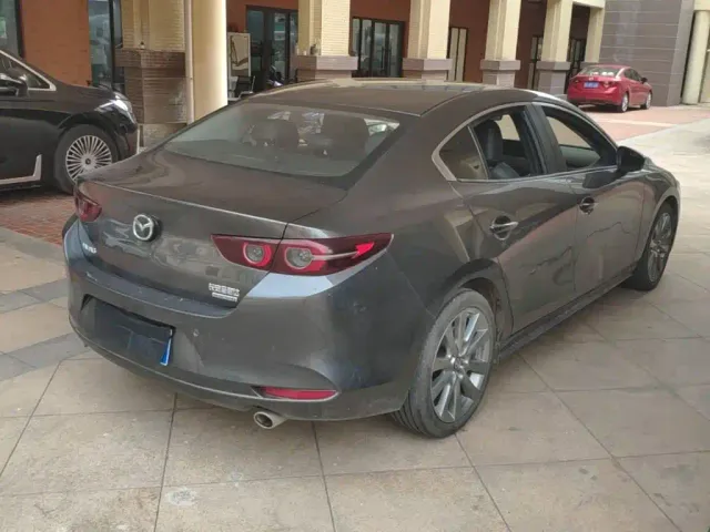 Mazda Axela — Фото автомобиля 6