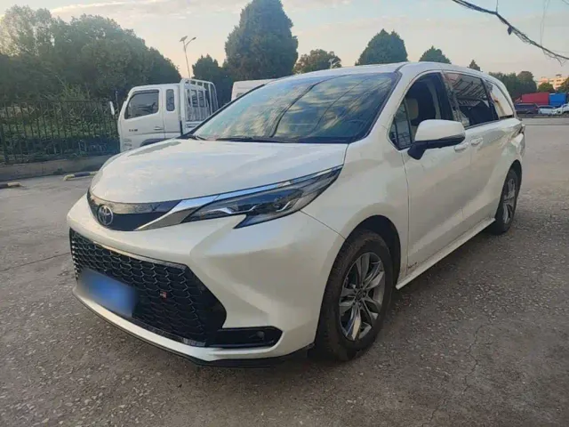 Фотография автомобиля — Toyota Sienna