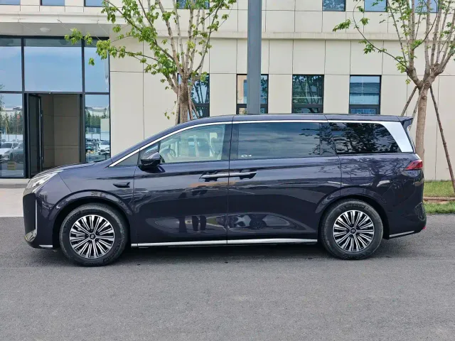 BYD Xia — Фото автомобиля 6