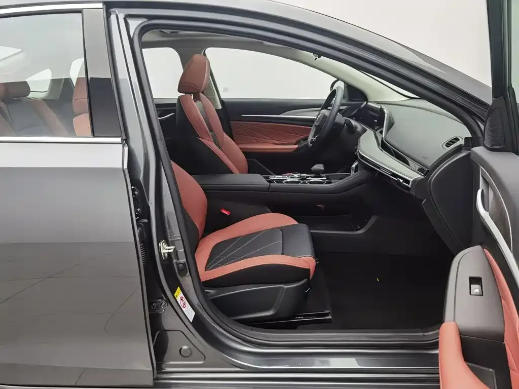 Changan Eado 2024 PLUS Blue Whale NE 1.4T GDI DCT High Performance Edition — Фото автомобиля 23