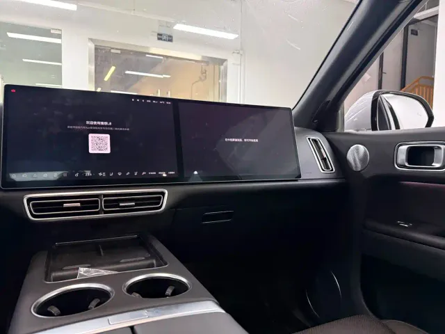 Li Auto L8 — Фото автомобиля 17