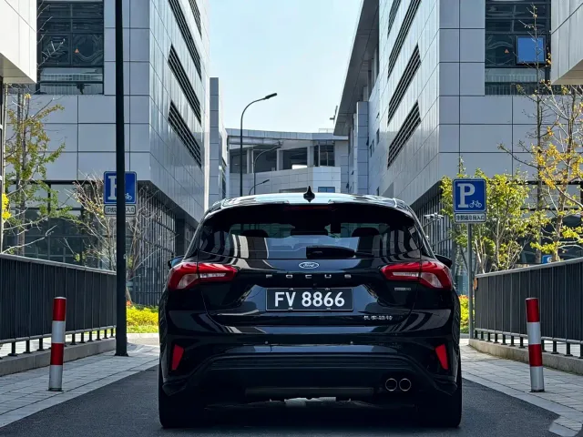 Ford Focus — Фото автомобиля 3