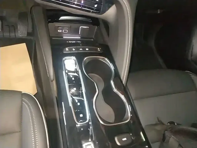 Buick Envision Plus — Фото автомобиля 13