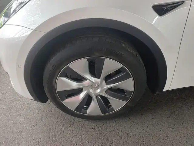 Tesla Model Y — Фото автомобиля 22