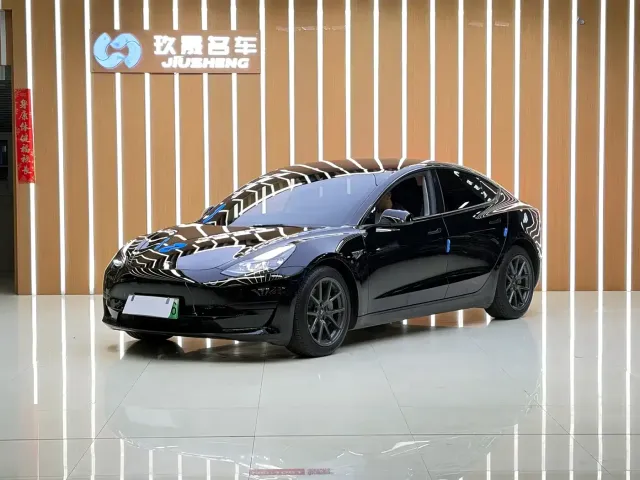Фотография автомобиля — Tesla Model 3
