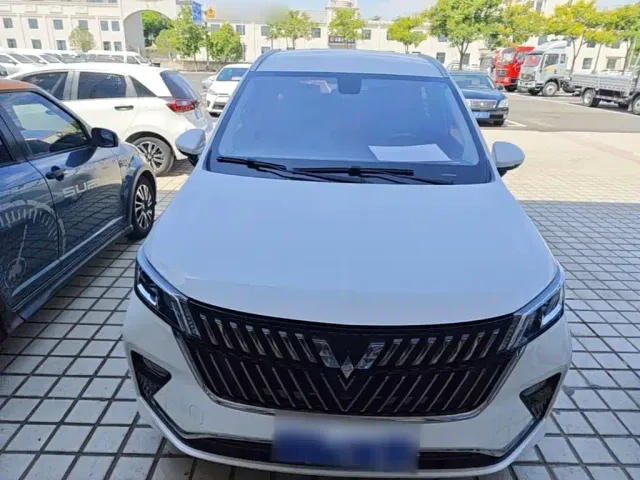 Wuling Jiachen — Фото автомобиля 2