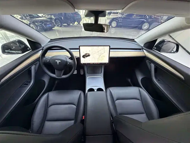 Tesla Model Y — Фото автомобиля 5