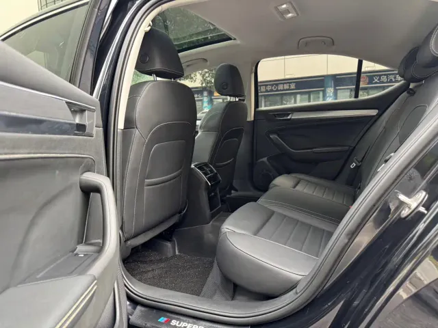 Skoda Superb — Фото автомобиля 9