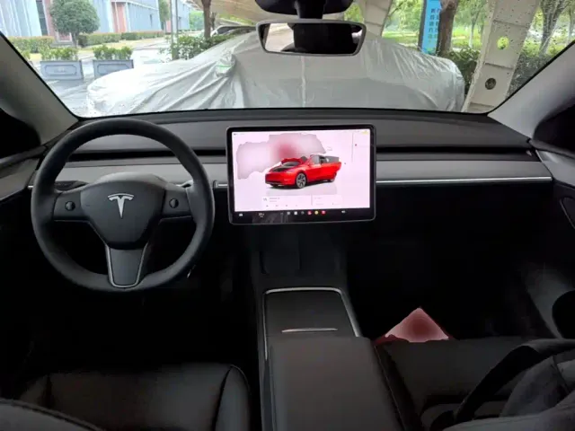 Tesla Model Y — Фото автомобиля 9