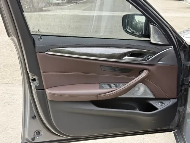 BMW 5 Series — Фото автомобиля 9