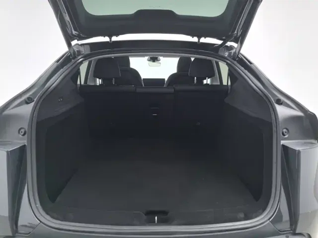 Tesla Model Y — Фото автомобиля 16