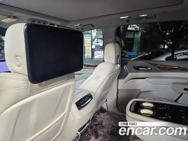 Cadillac Escalade Generation 5 — Фото автомобиля 11