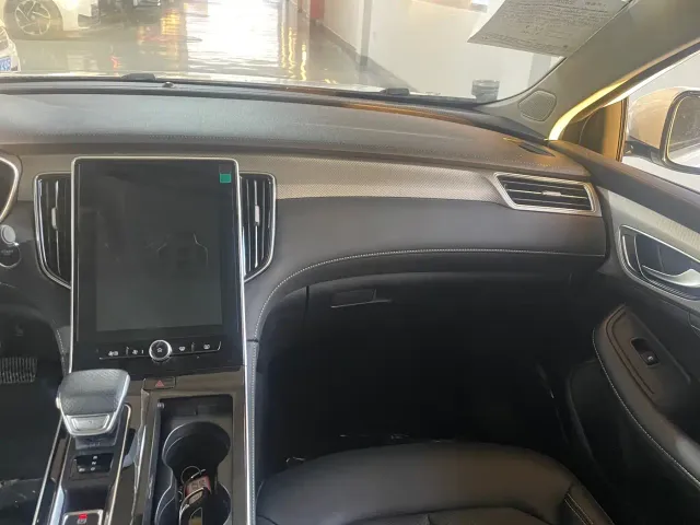 Roewe i6 MAX EV — Фото автомобиля 13