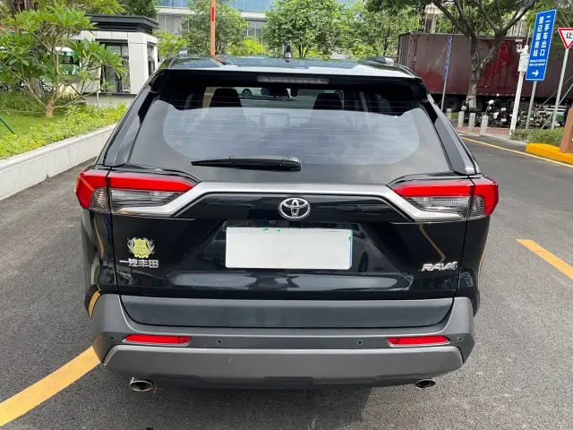 Toyota RAV4 — Фото автомобиля 5