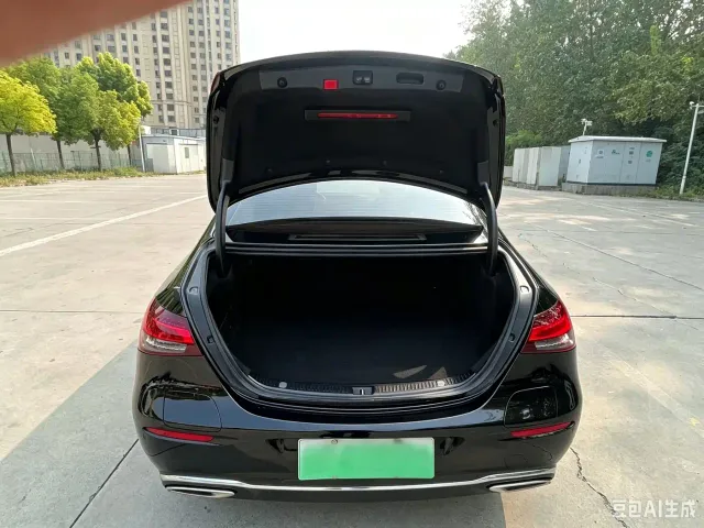 Mercedes-Benz E-Class — Фото автомобиля 14