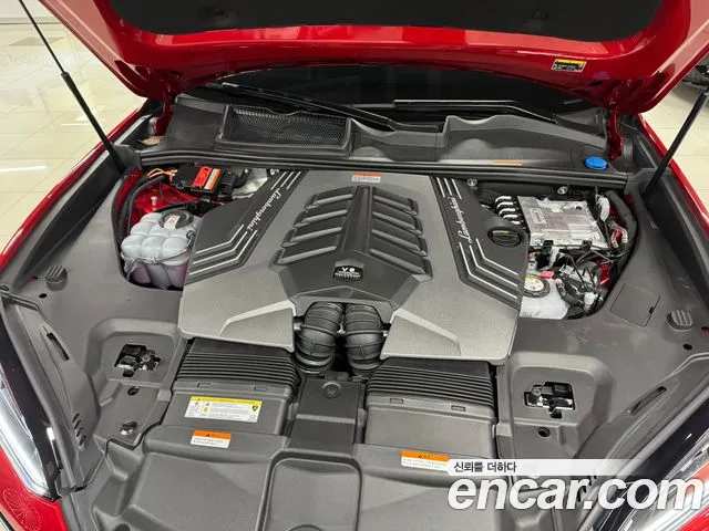Lamborghini Urus — Фото автомобиля 5