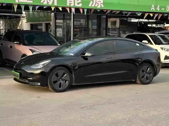 Tesla Model 3 — Фото автомобиля 6
