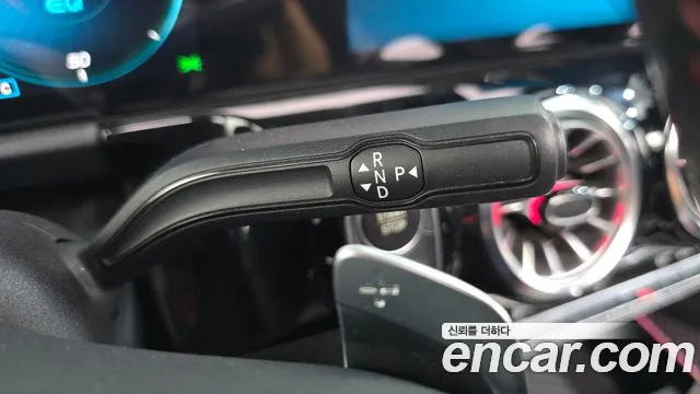 Mercedes-Benz EQA — Фото автомобиля 9