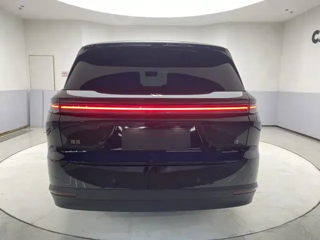 Li Auto i8 — Фото автомобиля 6