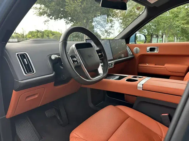 Li Auto L9 — Фото автомобиля 10