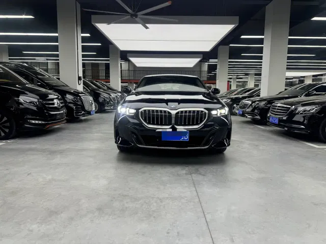 BMW 5 Series — Фото автомобиля 2
