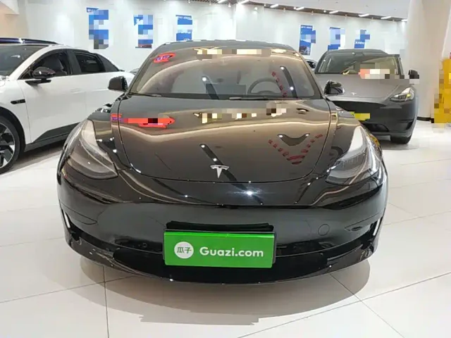 Tesla Model 3 — Фото автомобиля 2