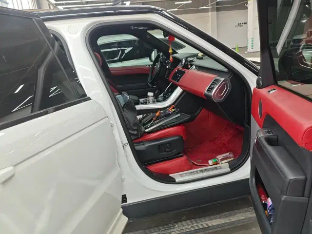 Land Rover Range Rover Sport — Фото автомобиля 16