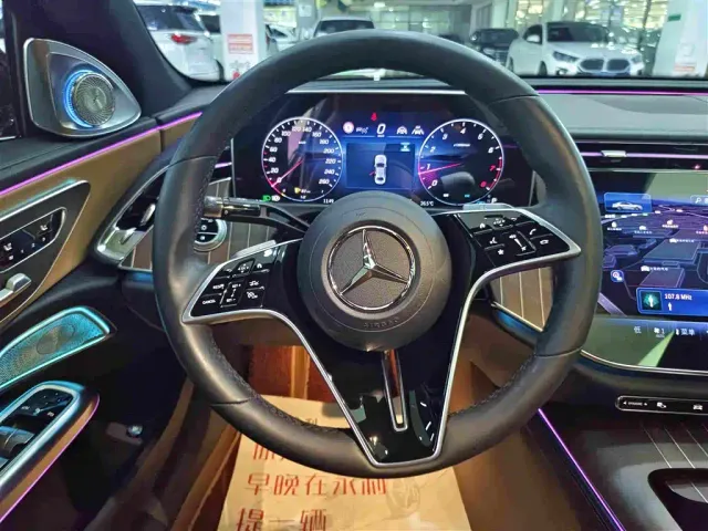 Mercedes-Benz E-Class — Фото автомобиля 11