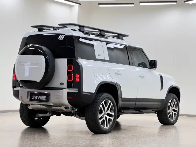 Land Rover Defender — Фото автомобиля 7