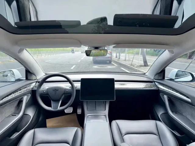 Tesla Model 3 — Фото автомобиля 6