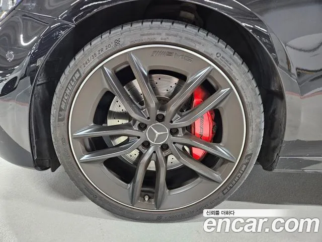 Mercedes-Benz E-Class — Фото автомобиля 3