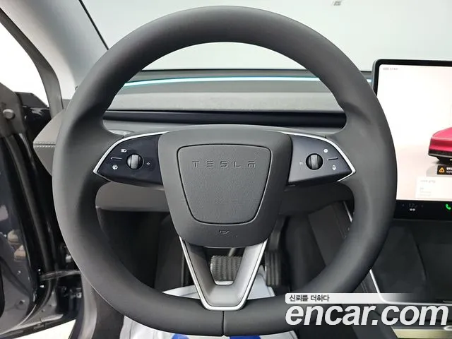 Tesla Model Y — Фото автомобиля 10