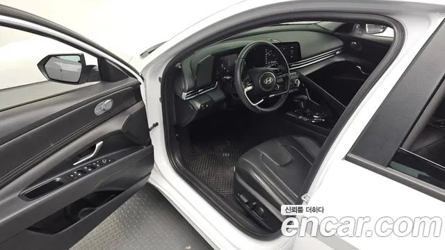 Hyundai Avante CN7 — Фото автомобиля 11