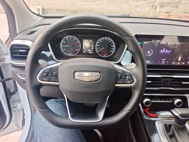 Geely Binyue — Фото автомобиля 10