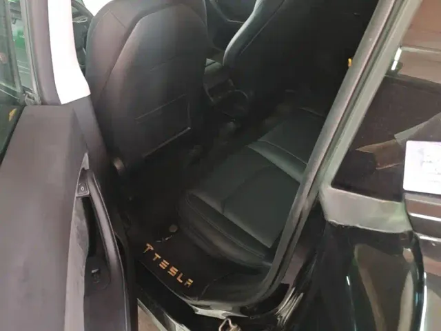 Tesla Model Y — Фото автомобиля 13