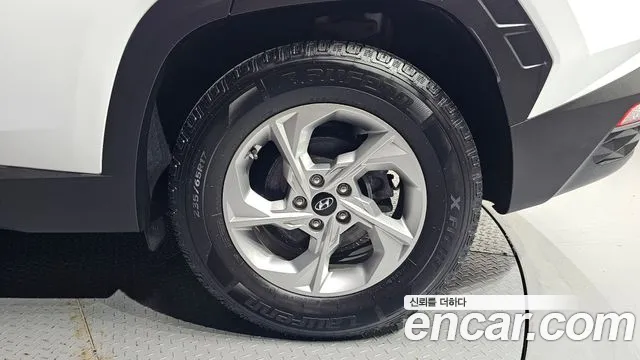 Hyundai Tucson Tucson (NX4) Бензин 1.6 турбо 2WD — Фото автомобиля 21